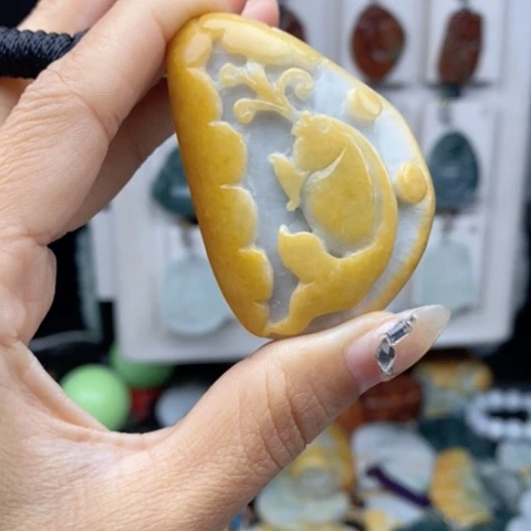 翡翠颈饰未镶嵌翡翠