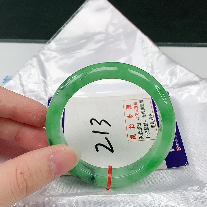 翡翠手镯未镶嵌翡翠