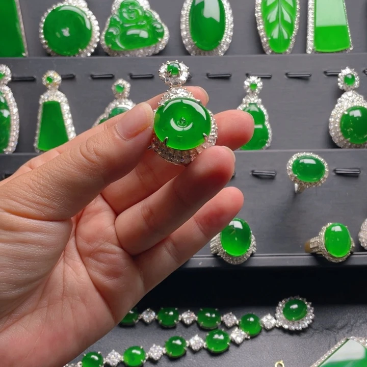 翡翠颈饰未镶嵌翡翠吊坠