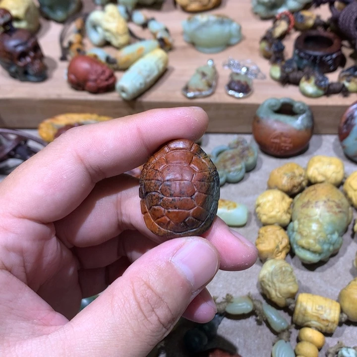 未镶嵌岫岩河磨玉（透闪石质玉）挂件