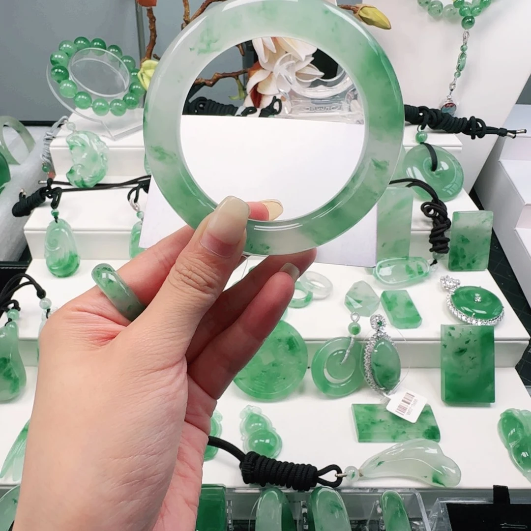 石英质玉未镶嵌吊坠(赠链)