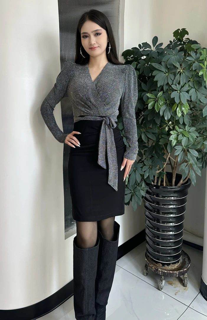 针织波点拼接修身显瘦冬春款V领包臀裙连衣裙气质