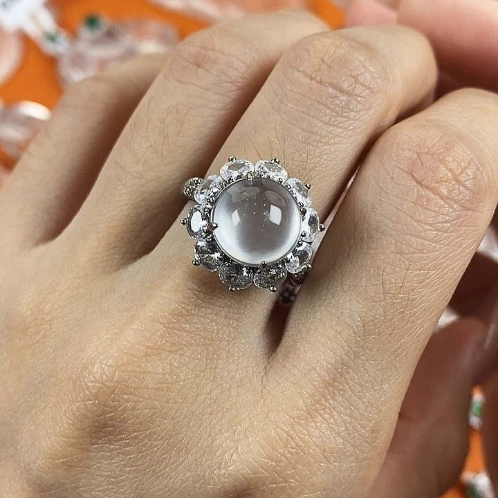 石英质玉合金颈饰