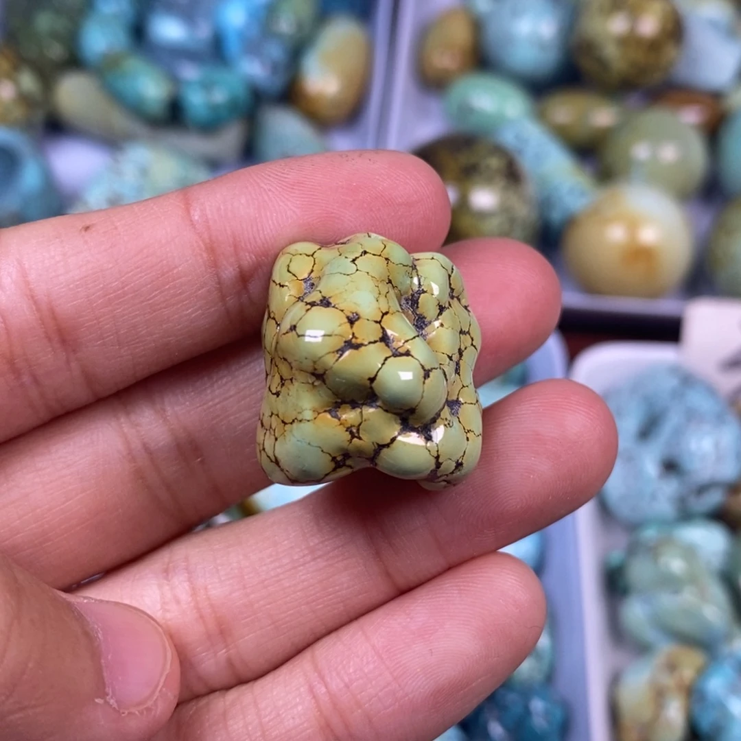 绿松石未镶嵌颈饰