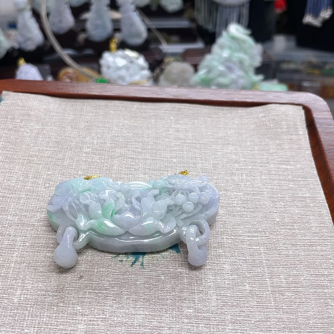 翡翠未镶嵌颈饰春彩锁