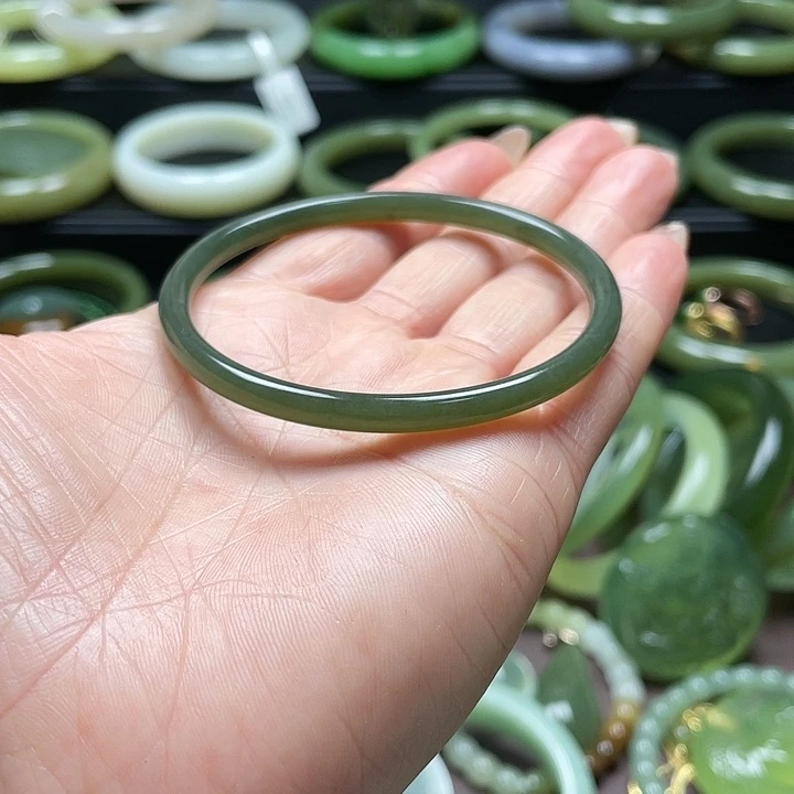 和田玉未镶嵌手镯