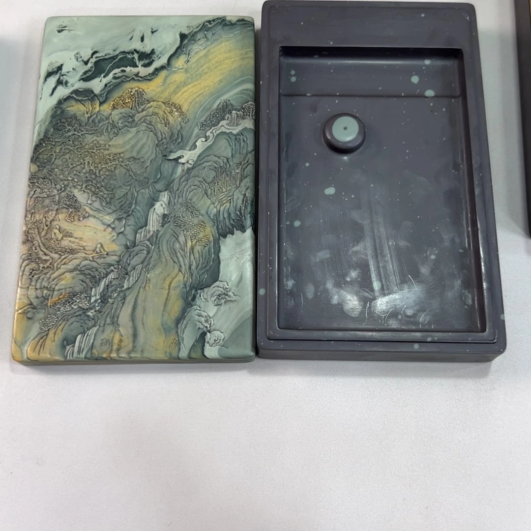 苴却砚山水带盖文房