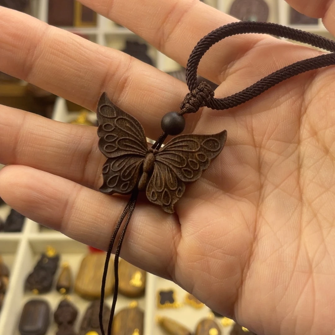 木质类蝴蝶脖挂吊坠一套