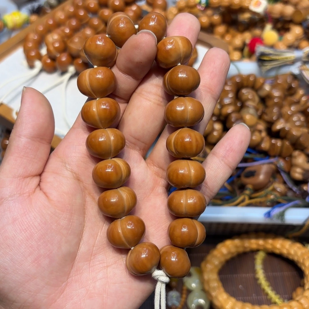 白玉菩提吊坠卡18柯基臀屁桃