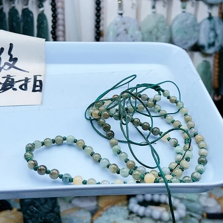 颈饰足铂镶嵌翡翠翡翠