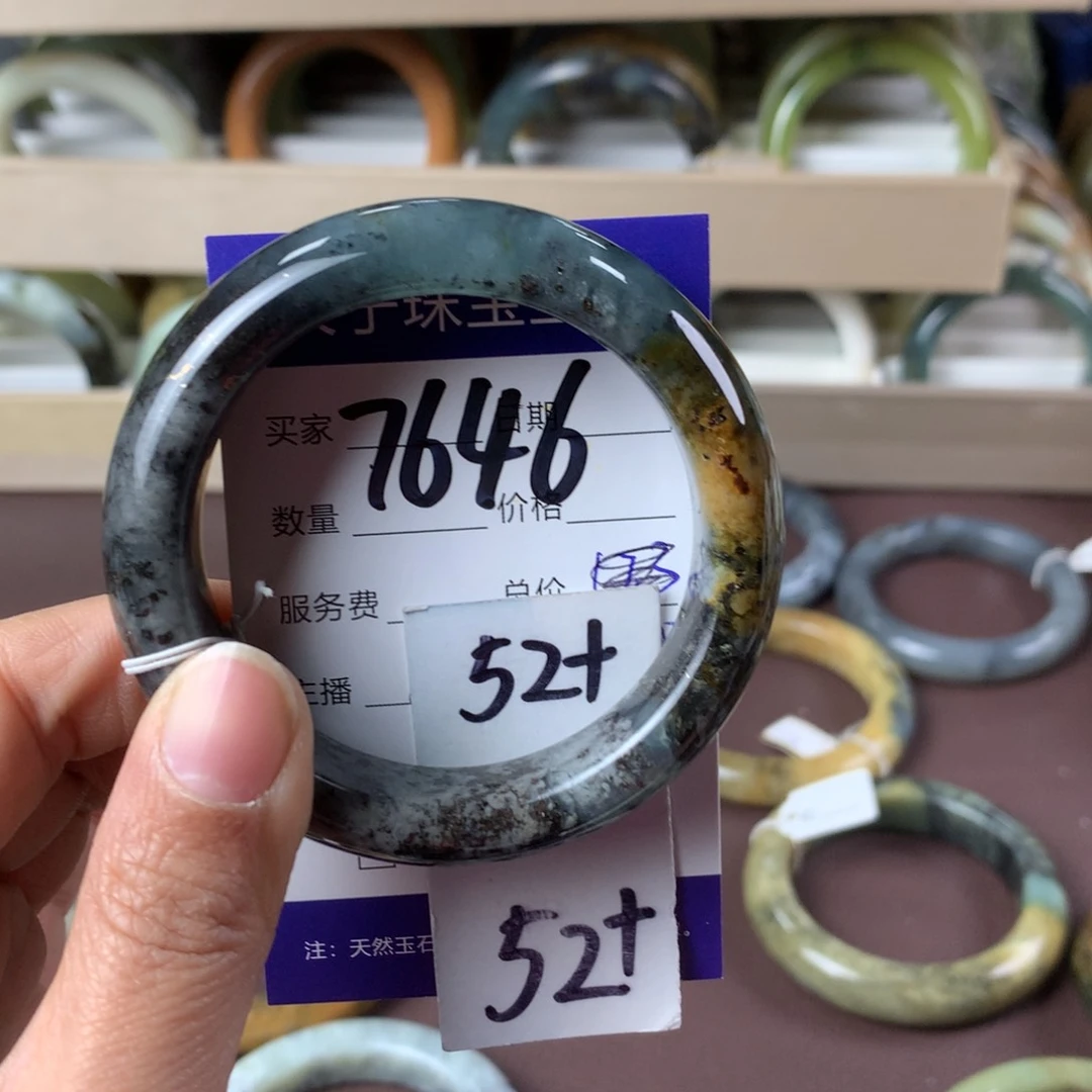 蛇纹石玉手镯未镶嵌7646