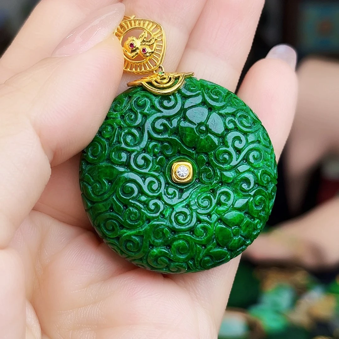 翡翠未镶嵌颈饰多样性