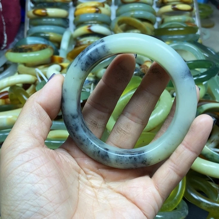 溜***梅未镶嵌蛇纹石玉手镯