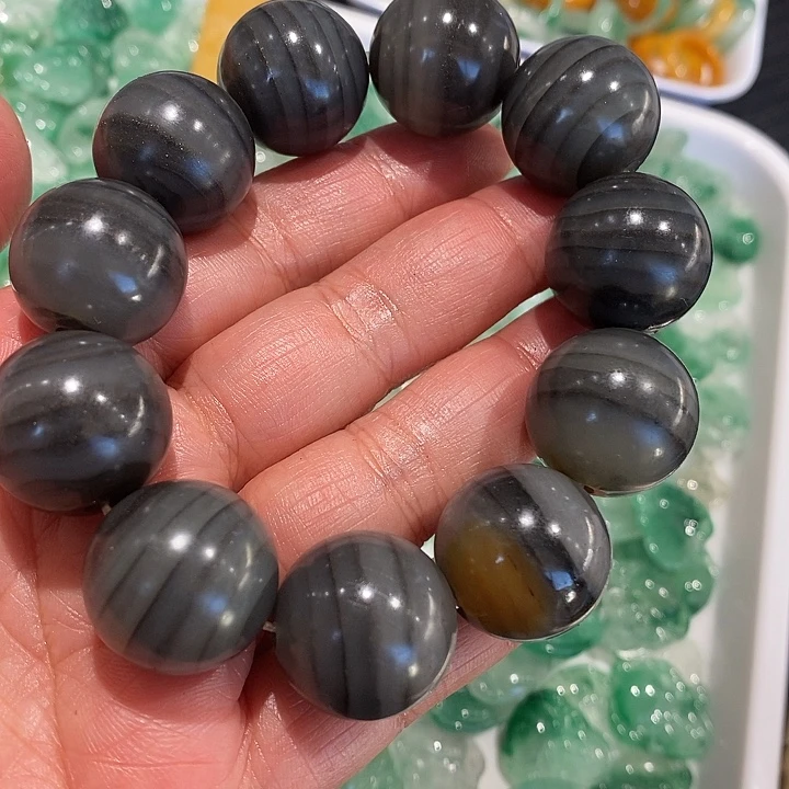 石英质玉（黄龙玉）未镶嵌颈饰