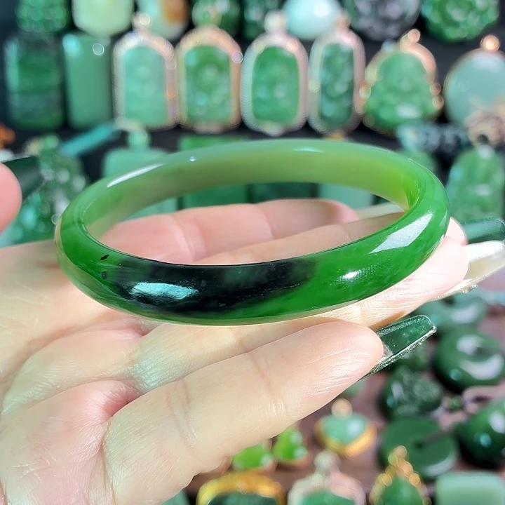 和田玉未镶嵌手镯