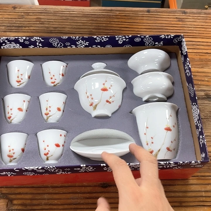孤品茶具套装等。