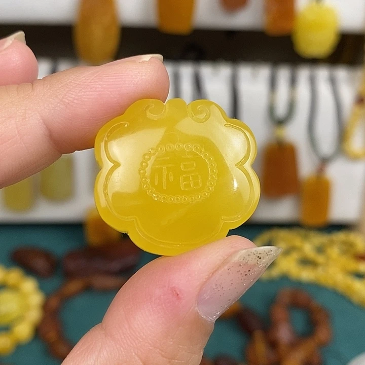 蜜蜡未镶嵌珠宝奇石吊坠