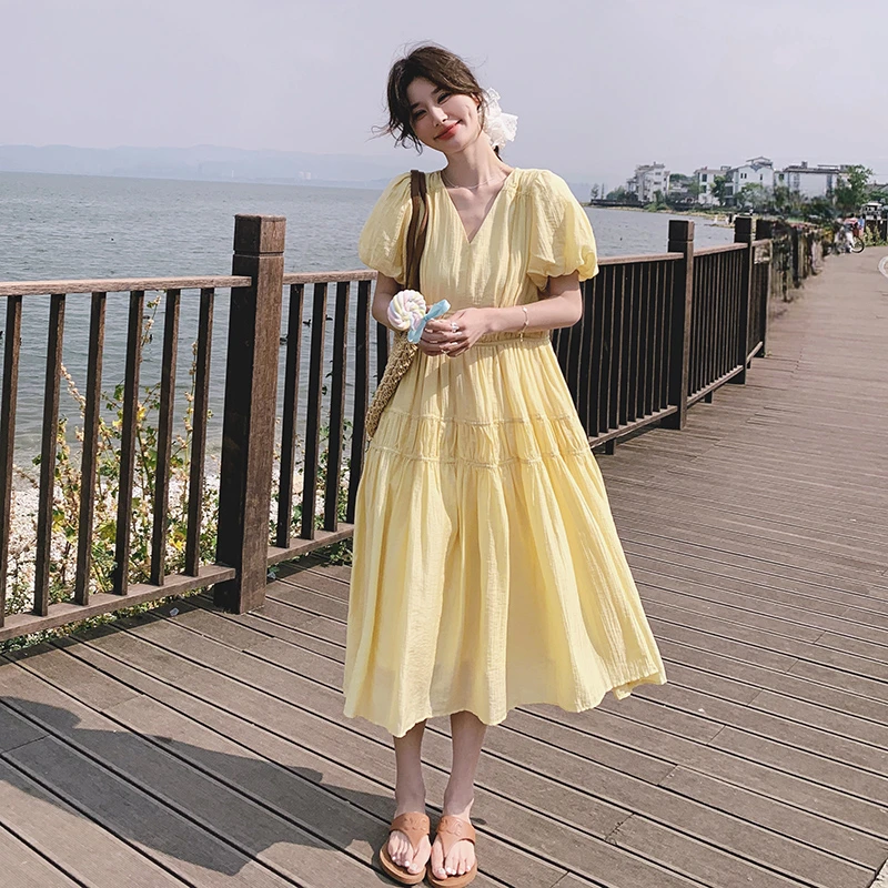 2025夏季新款法式夏季连衣裙子温柔风V领夏装中长款泡泡袖连衣裙