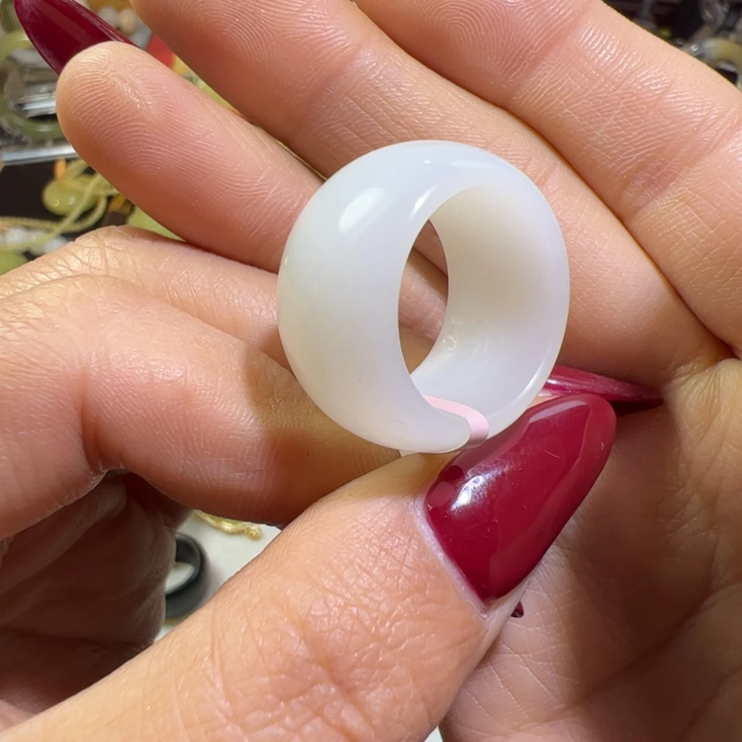 和田玉未镶嵌颈饰18圈