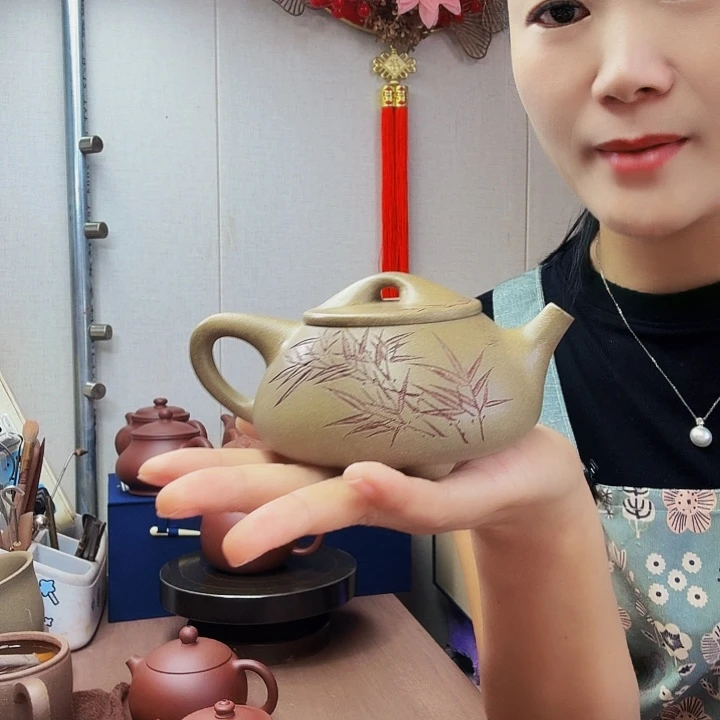 1***8茶壶紫砂景舟石瓢半手，微瑕处理，260毫升，刻绘