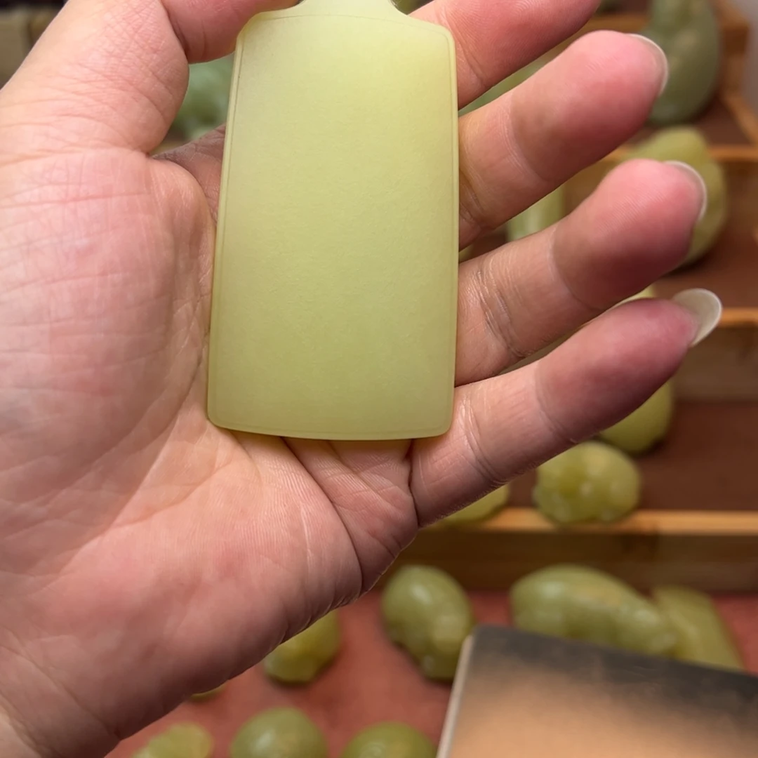 y***0和田玉（黄玉）未镶嵌颈饰
