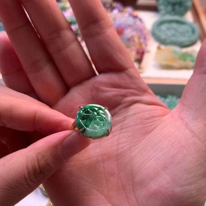 翡翠未镶嵌颈饰吊坠