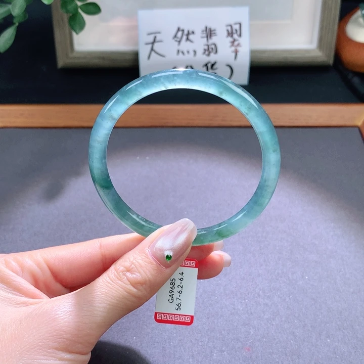 翡翠手镯未镶嵌天然翡翠手镯