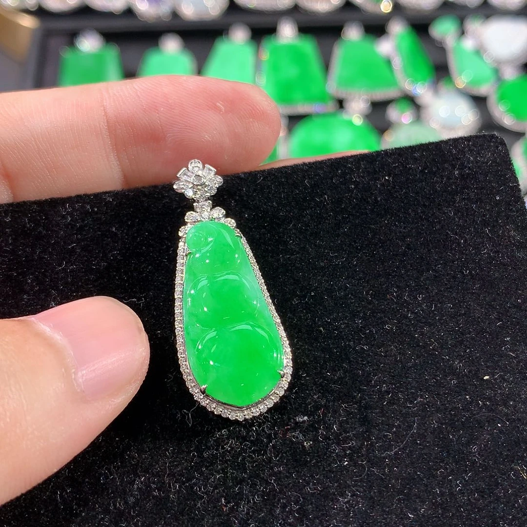 翡翠18K金镶嵌颈饰