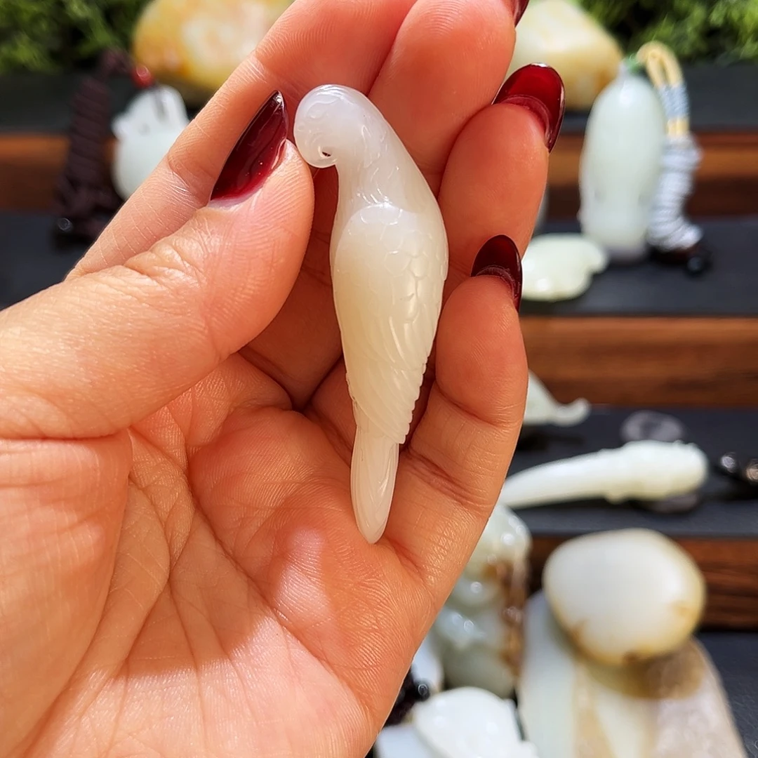 和田玉未镶嵌吊坠(赠链)俄料雄鹰白润