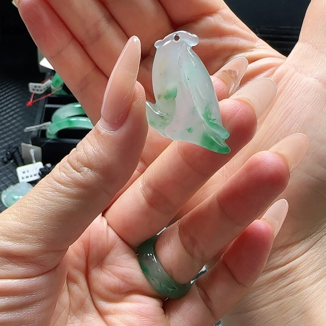 石英质玉（非洲翠）吊坠未镶嵌