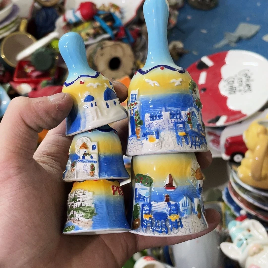 摆件   磕碰。  瑕疵。