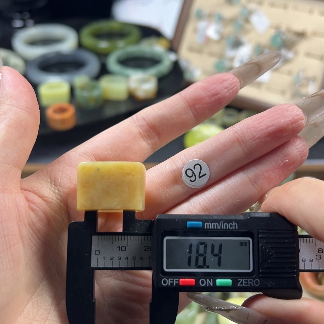 蛇纹石玉未镶嵌戒指