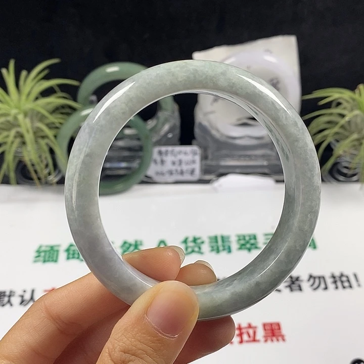 未镶嵌手镯翡翠23号。 58.6圈