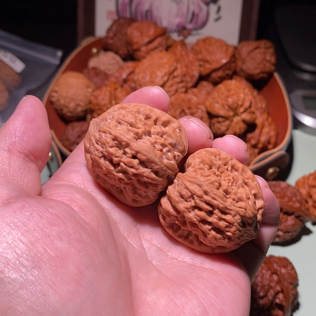 吕***瘦文玩核桃吊坠36树王凹底1052