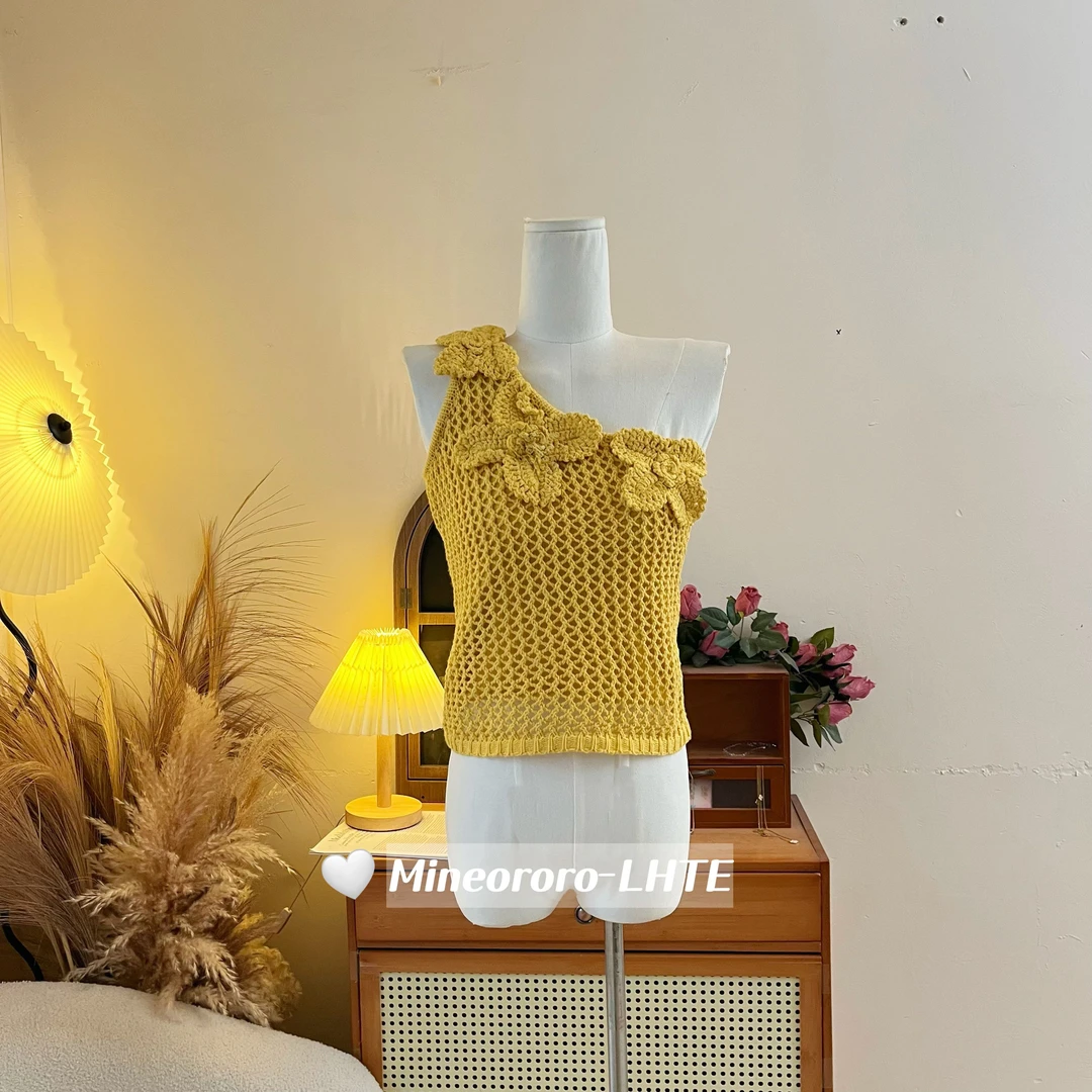 青青大码女装 夏季新款绝美花朵露肩斜肩黄色针织吊带上衣C5764