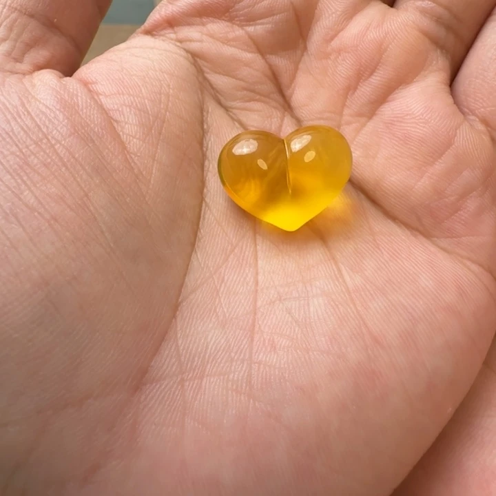 琥珀未镶嵌裸石屁桃