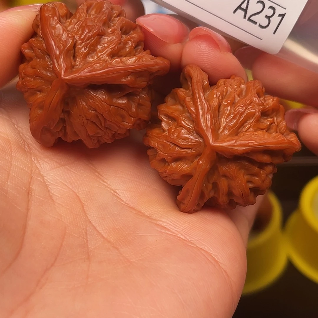 百***肉吊坠文玩核桃三棱