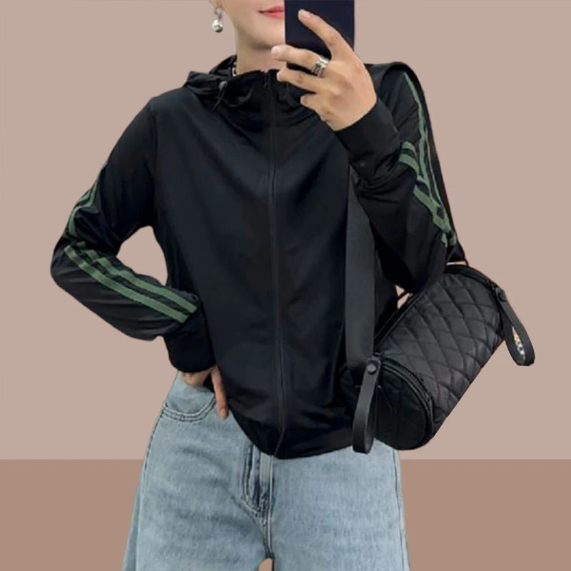 欧货时尚透气百搭防晒外套女2026夏季新款简约薄款接条连帽开衫潮