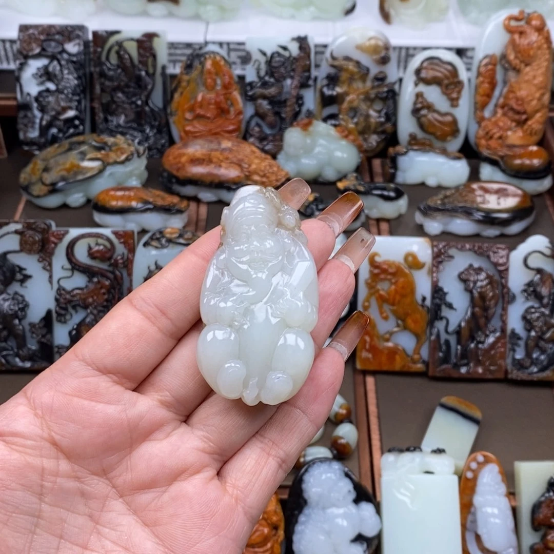 颈饰未镶嵌和田玉