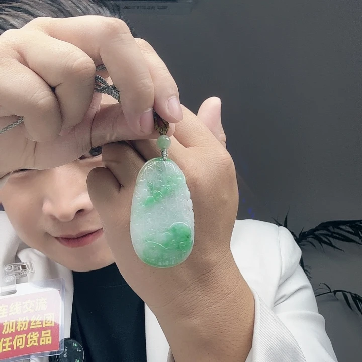 翡翠未镶嵌颈饰挂件