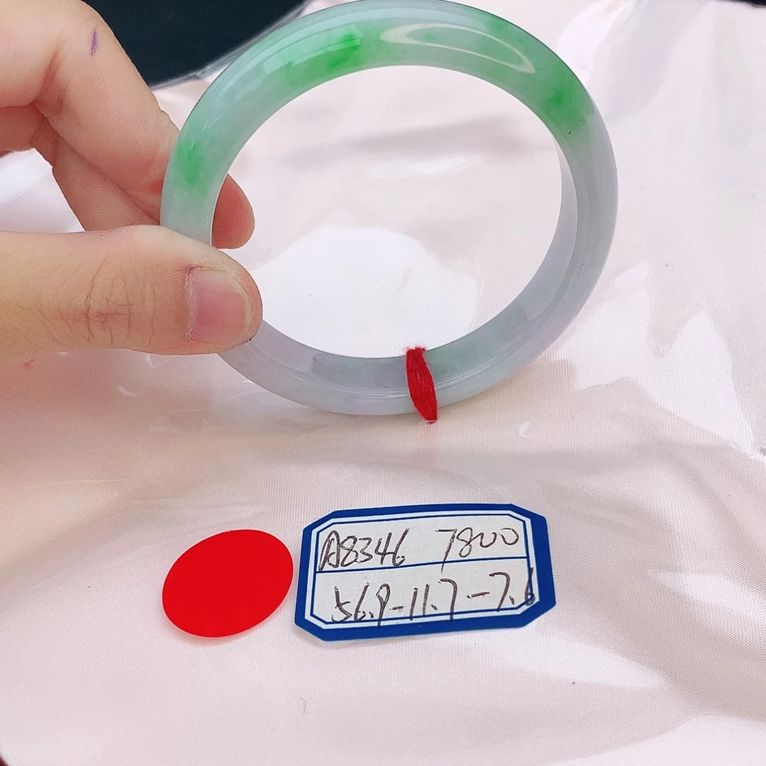 翡翠手镯未镶嵌翡翠