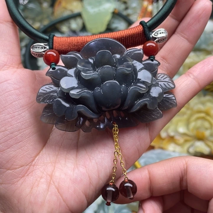 蛇纹石玉吊坠合金