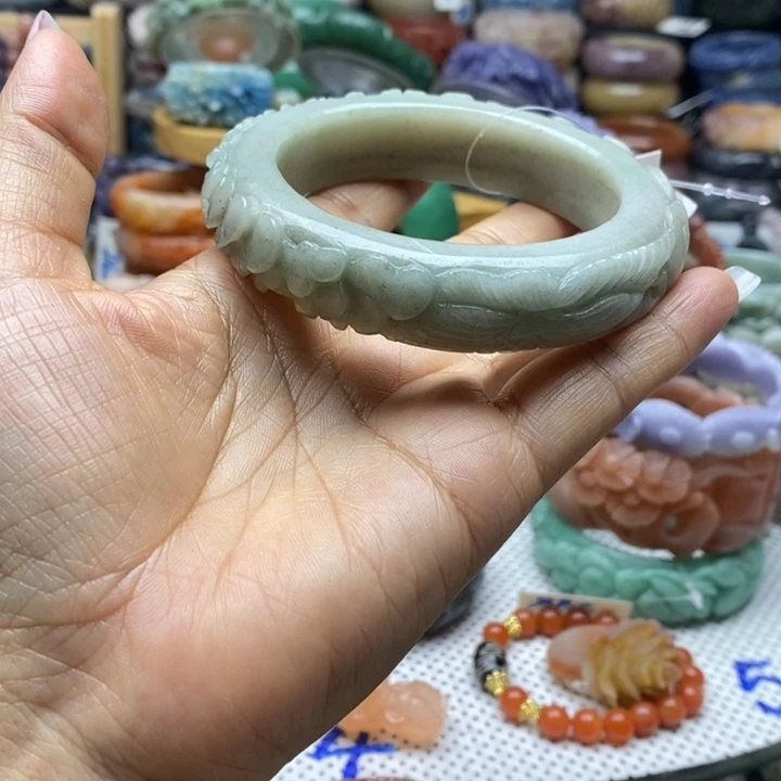 石英质玉手镯未镶嵌