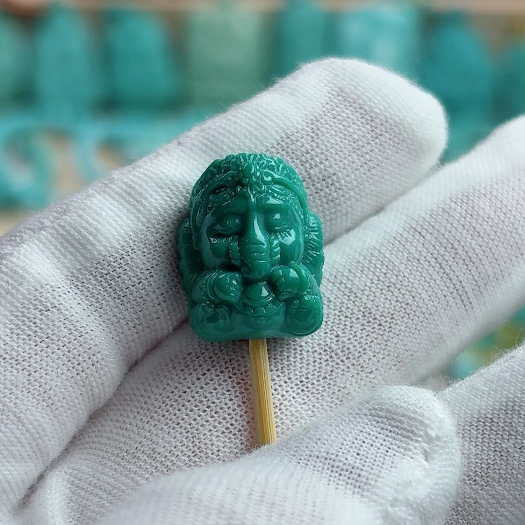 绿松石未镶嵌珠宝奇石（泡油）