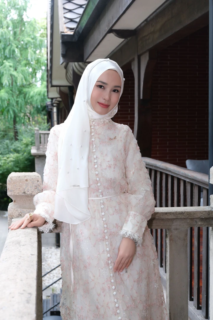 JIAMILA/嘉米拉重工双色网纱刺绣连衣裙 LYQ26070