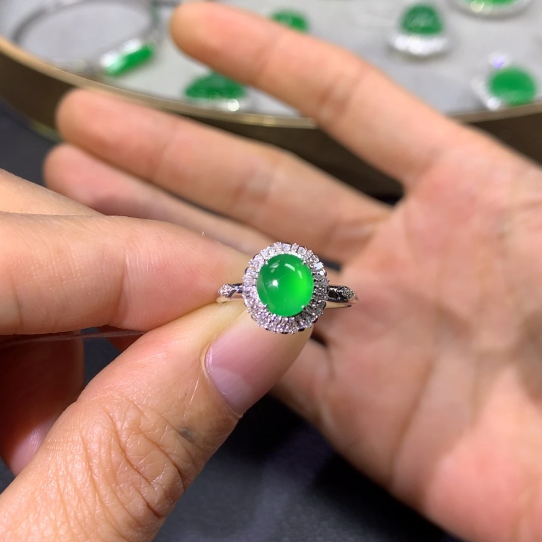 翡翠戒指18K金镶嵌翡翠