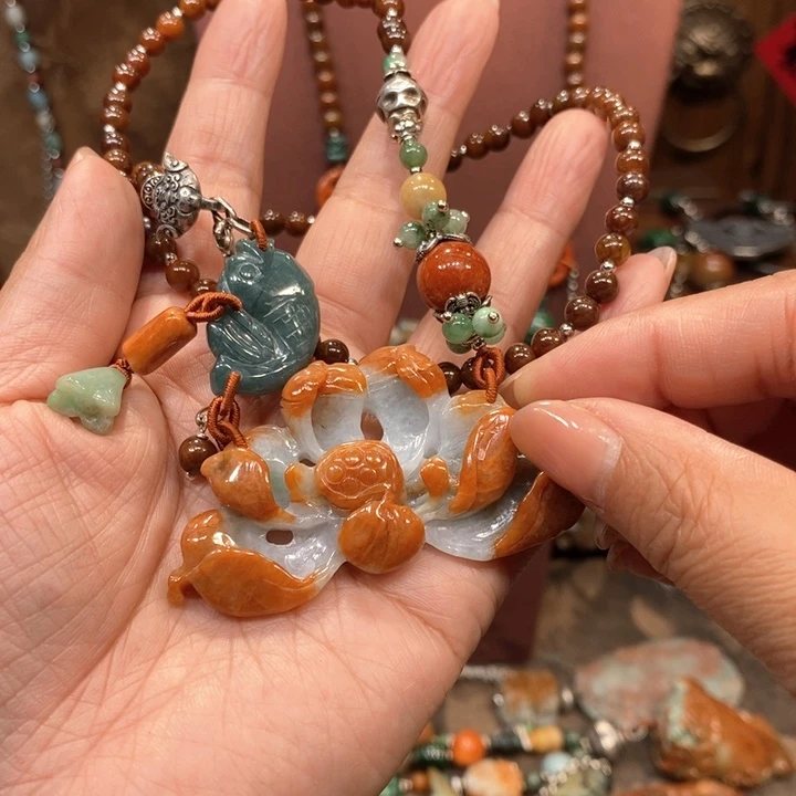 翡翠吊坠(赠链)未镶嵌