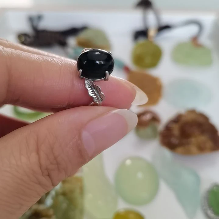 未镶嵌蛇纹石玉吊坠