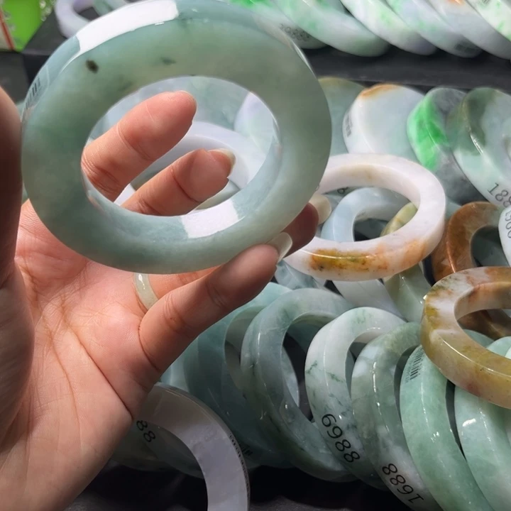 定制翡翠未镶嵌手镯