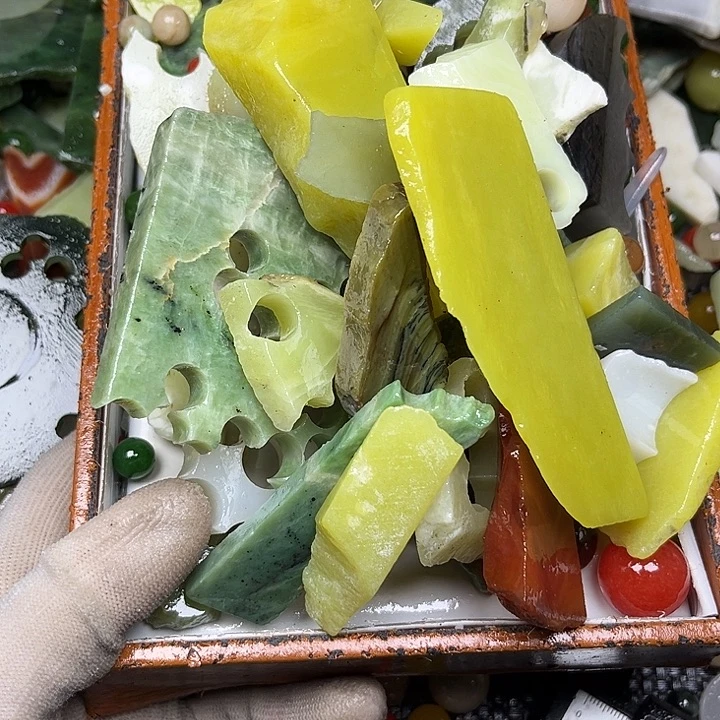 未镶嵌透闪石质玉珠宝奇石蓝****草